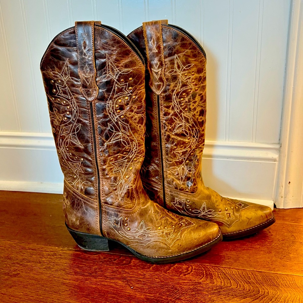 Women’s Laredo Cowboy Boots with Inlay size 7.
